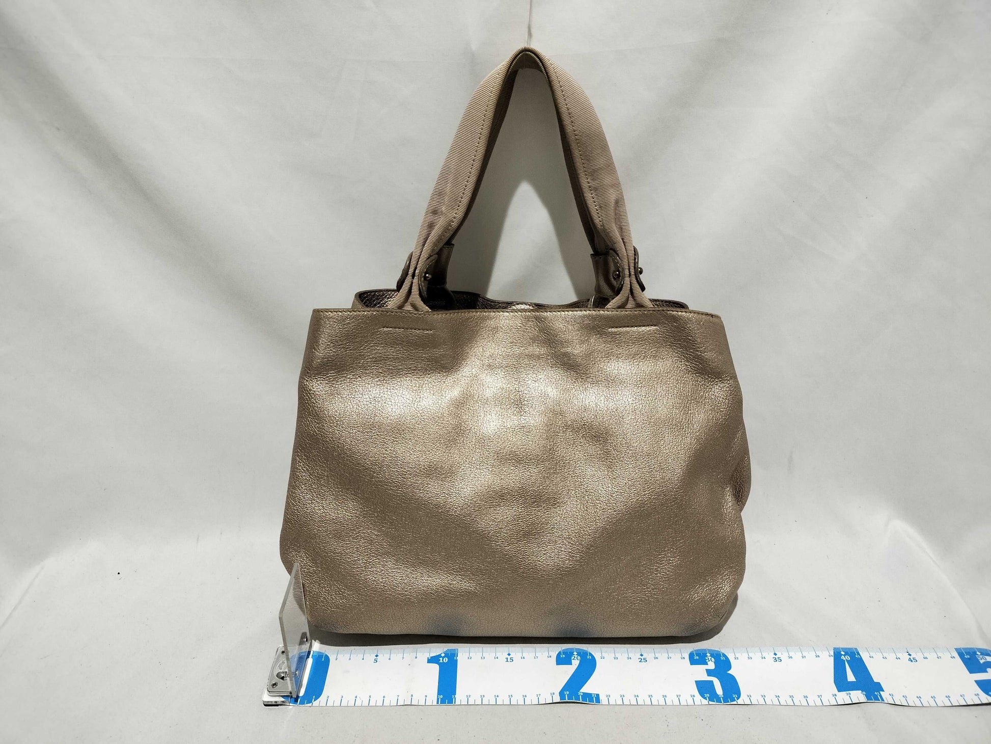 Salvatore Ferragamo Vara Ribbon Tote AU-21 B665 Champagne Gold Handbag