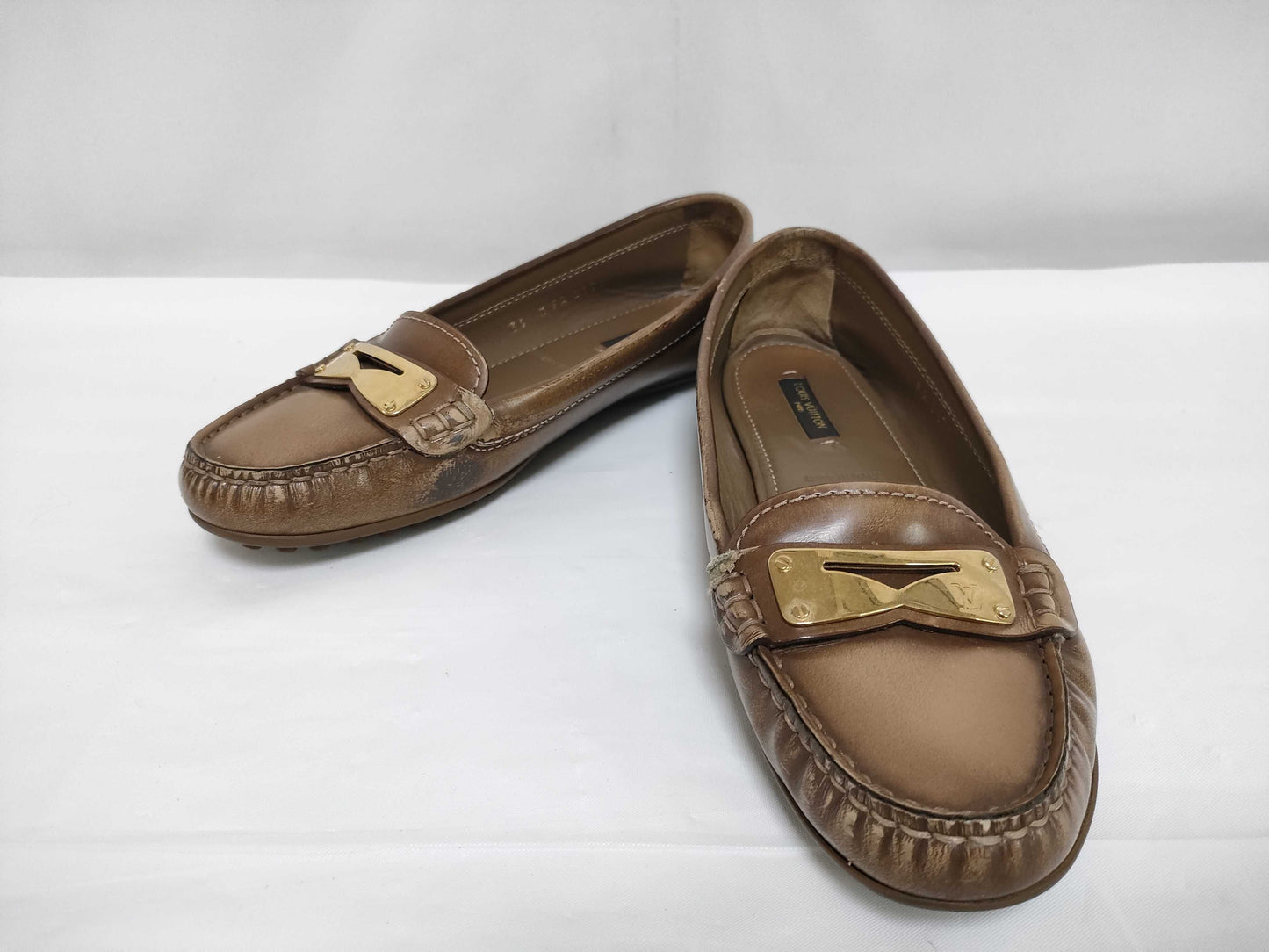 LOUIS VUITTON leather pumps