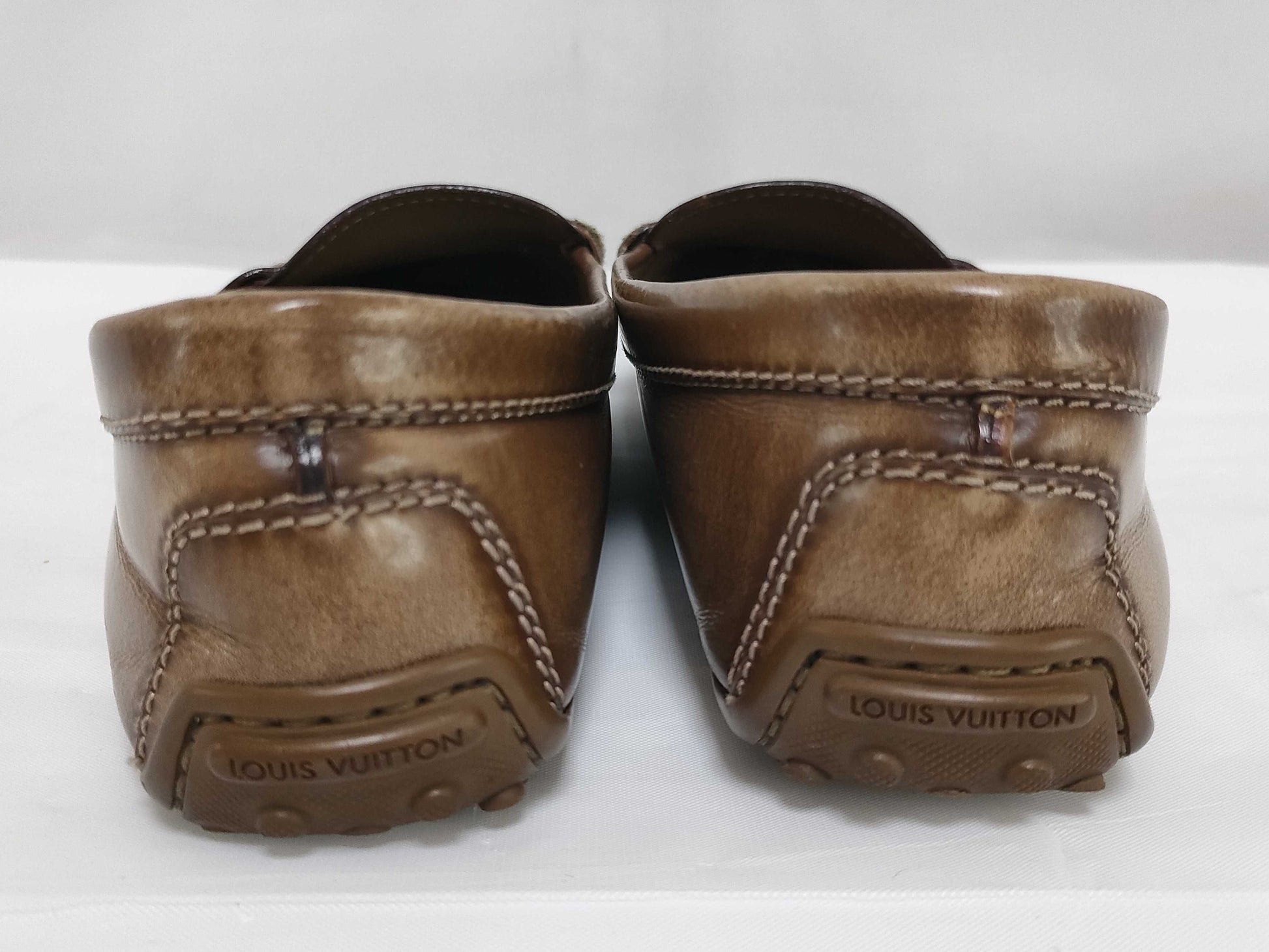 LOUIS VUITTON leather pumps