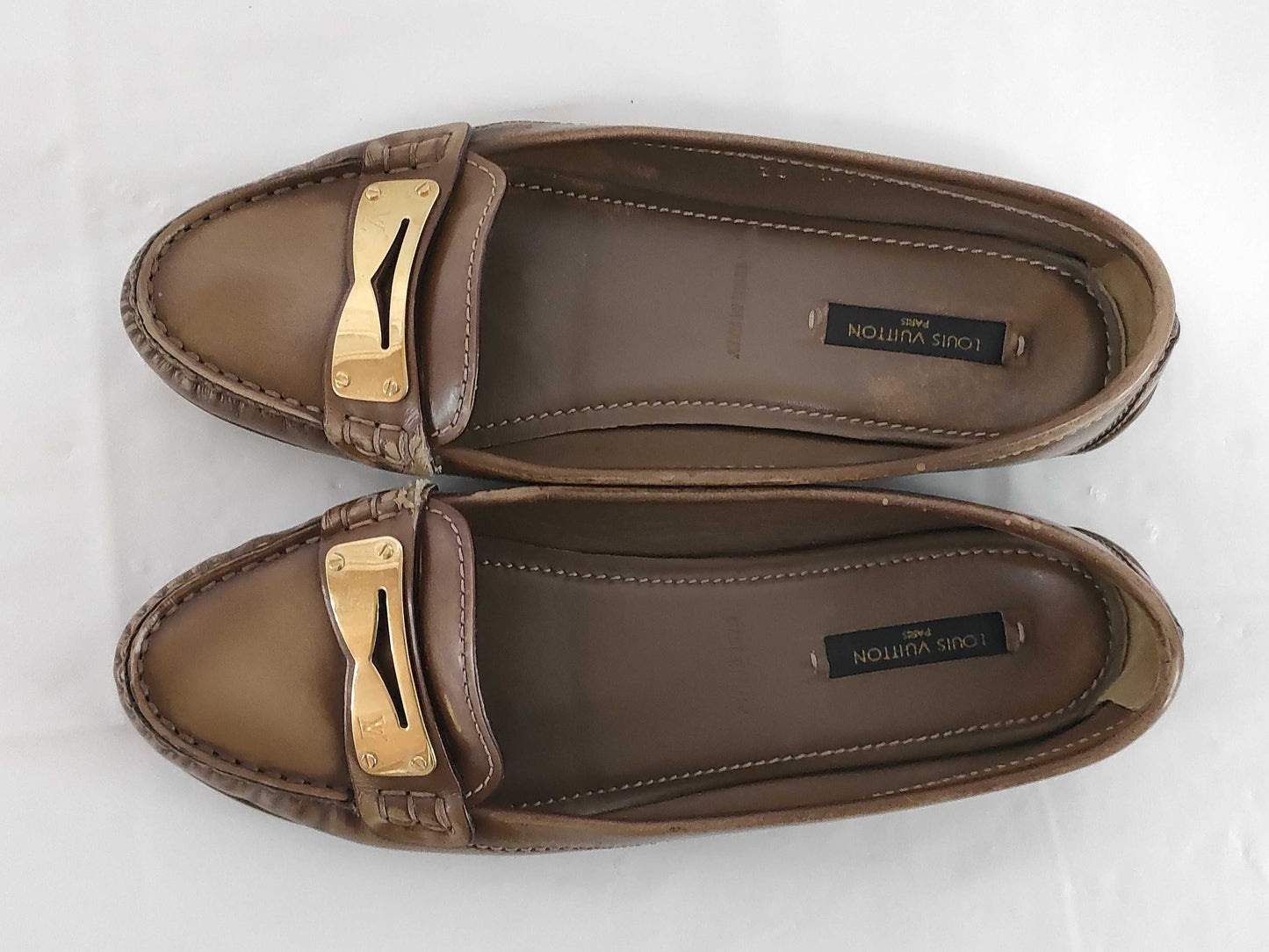 LOUIS VUITTON leather pumps