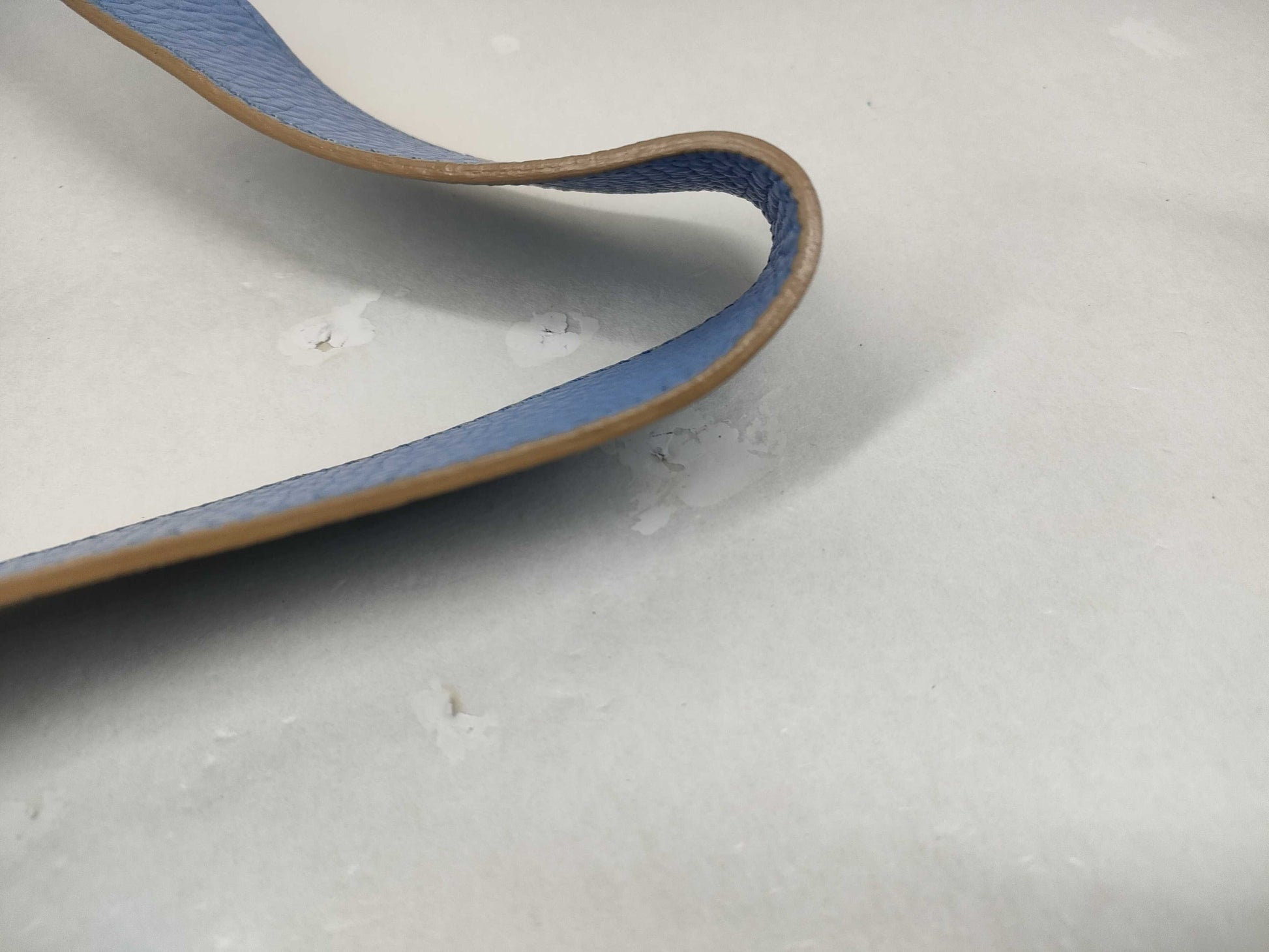 BURBERRY London Leather One-Shoulder Shoulder Bag with Nova Check Interior