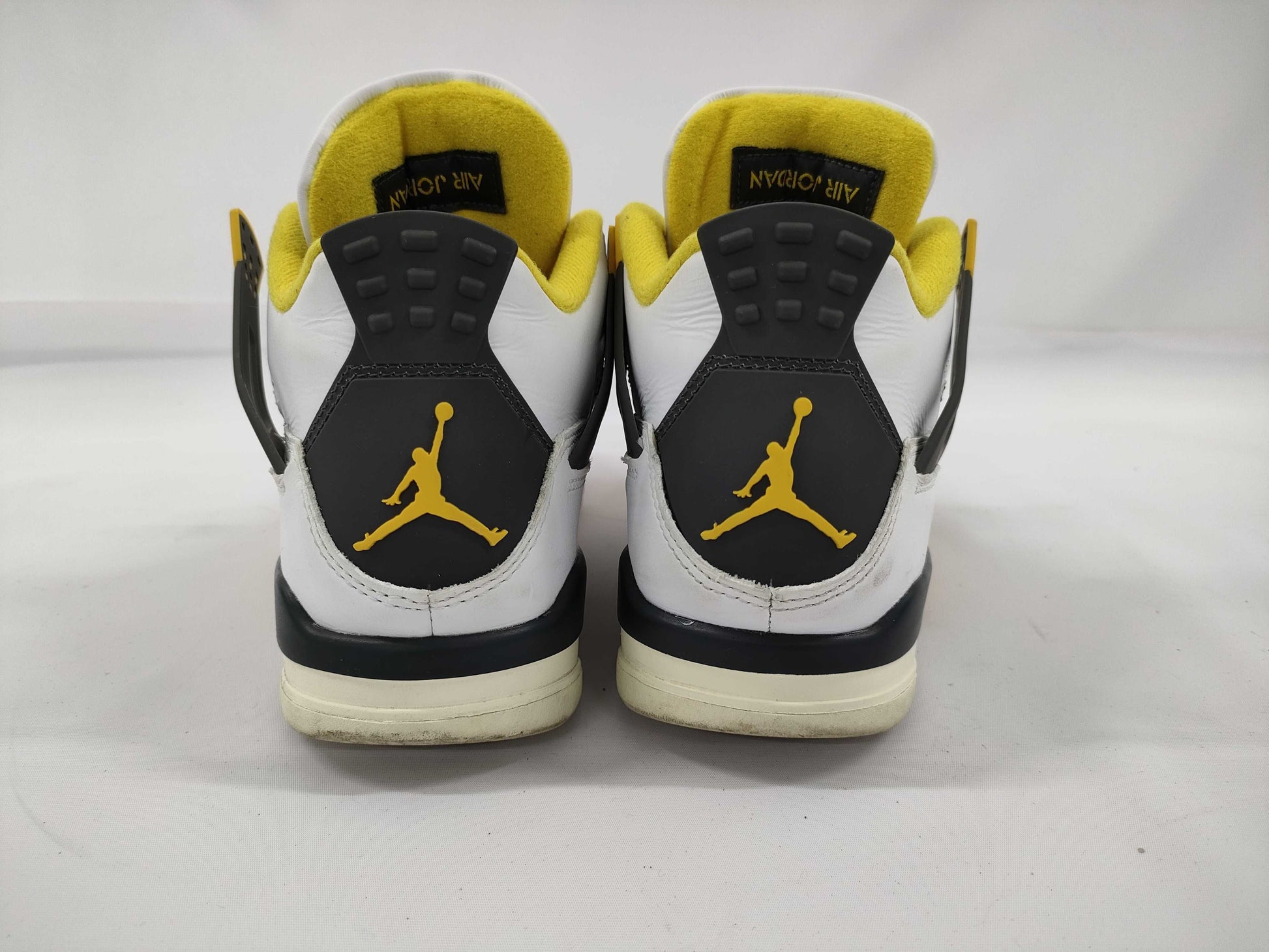 NIKE Jordan AQ9129-101 Sneakers