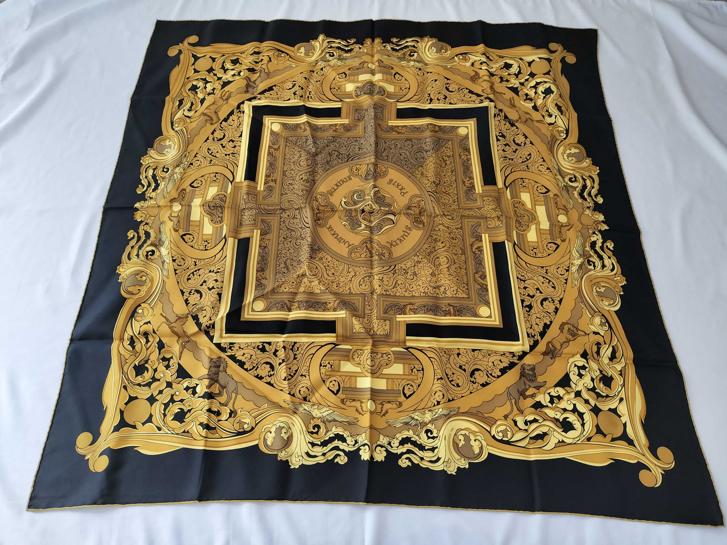 HERMES Carré ANIMAUX SOLAIRES Sun Animals Scarf 