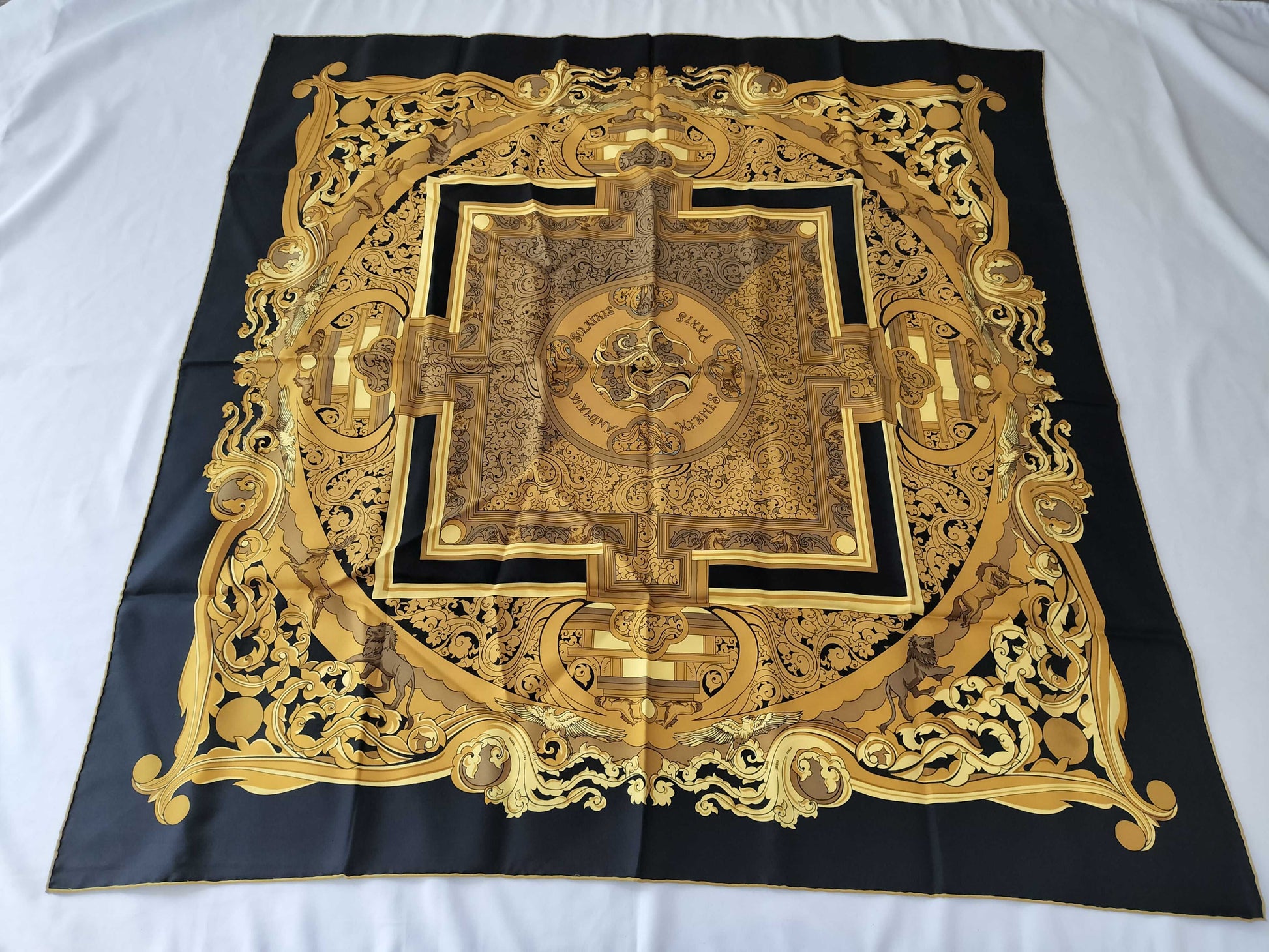 HERMES Carré ANIMAUX SOLAIRES Sun Animals Scarf 