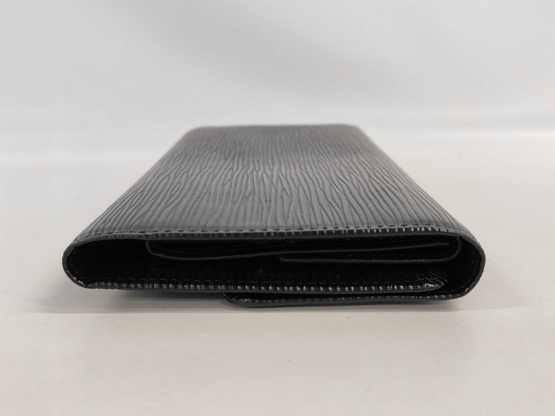 LOUIS VUITTON [20% OFF] Epi International Wallet