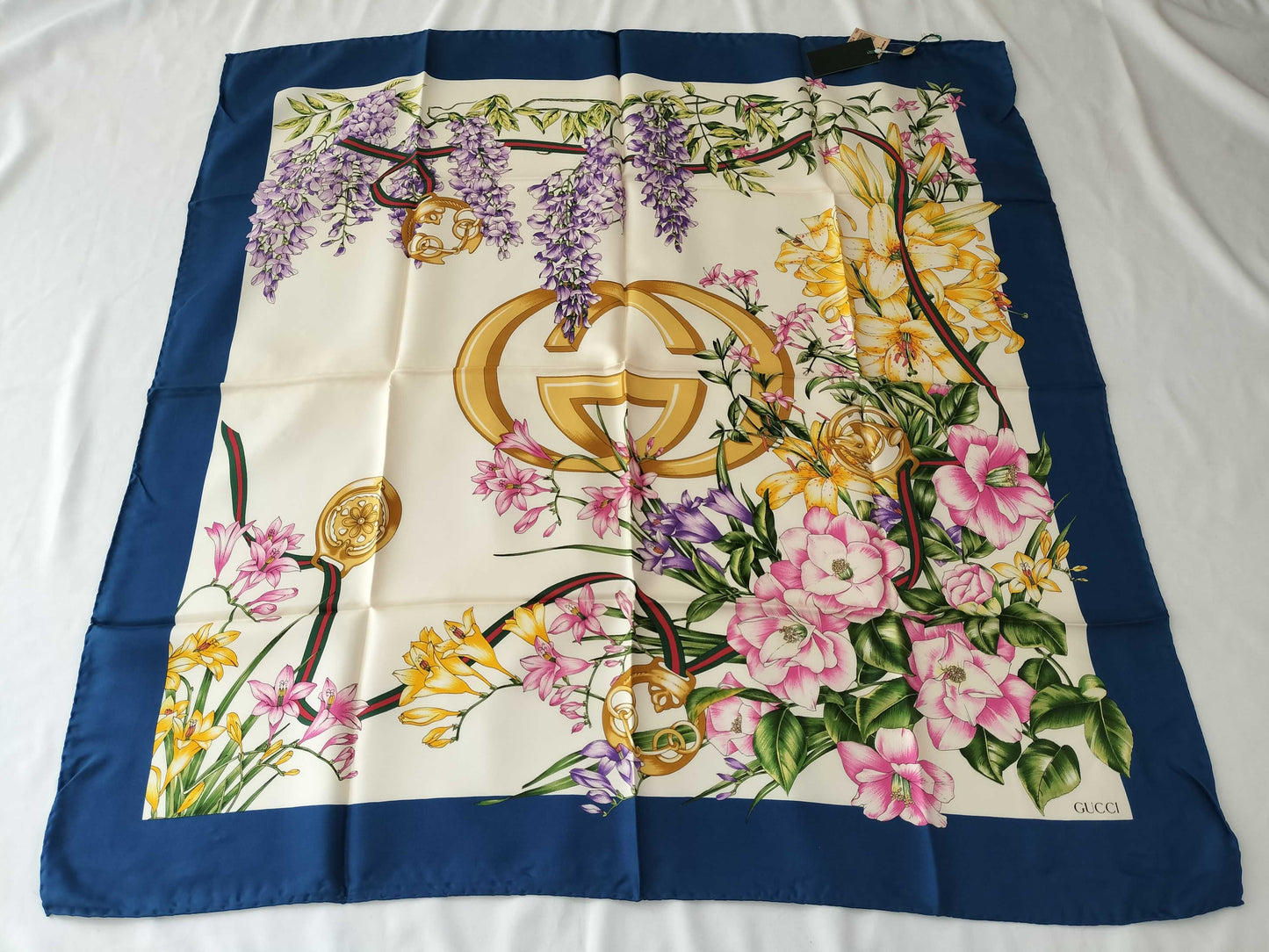 GUCCI floral silk scarf with tag