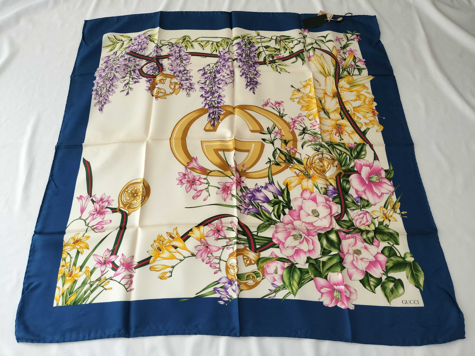 GUCCI floral silk scarf with tag