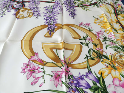 GUCCI floral silk scarf with tag