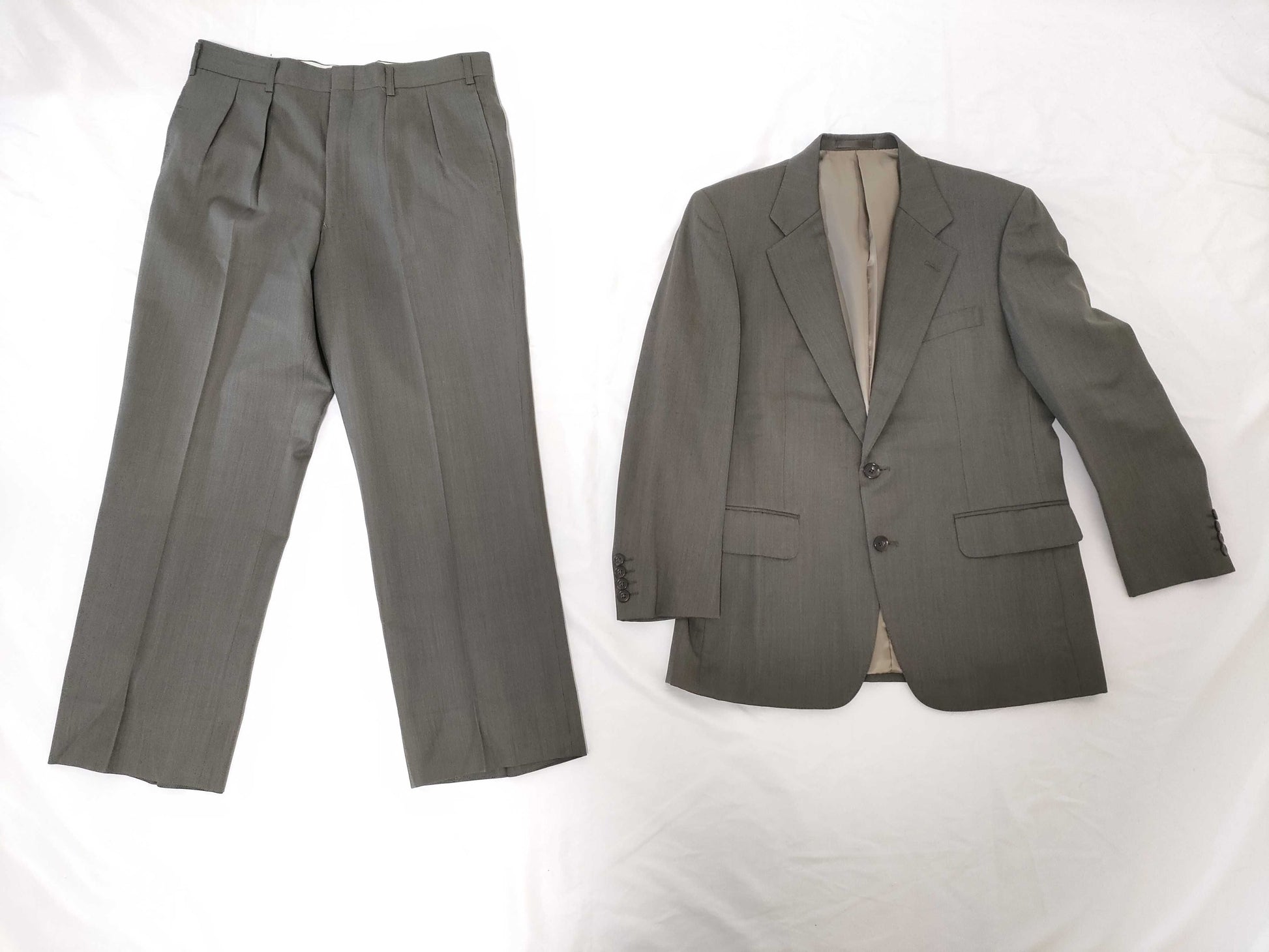 BURBERRY Suits and other apparel