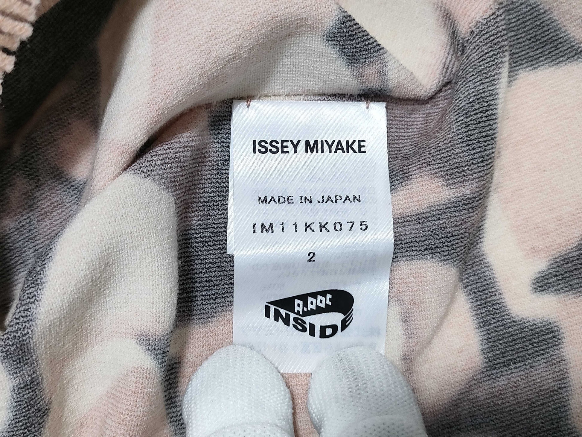 ISSEY MIYAKE A.POC INSIDE cut and sew top