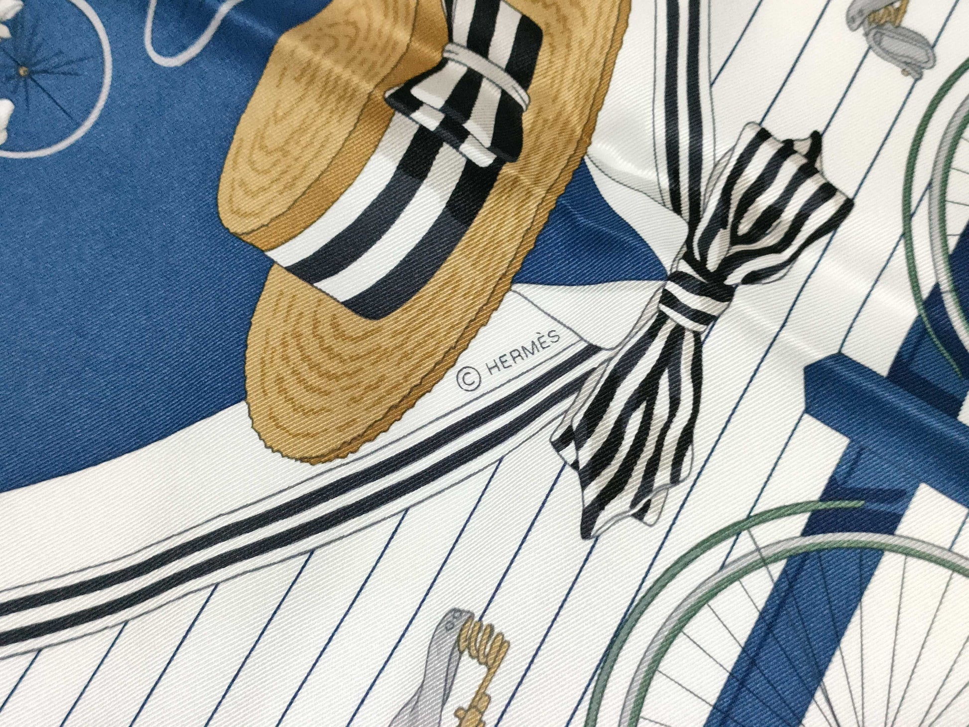 HERMES Carre 70 Scarf