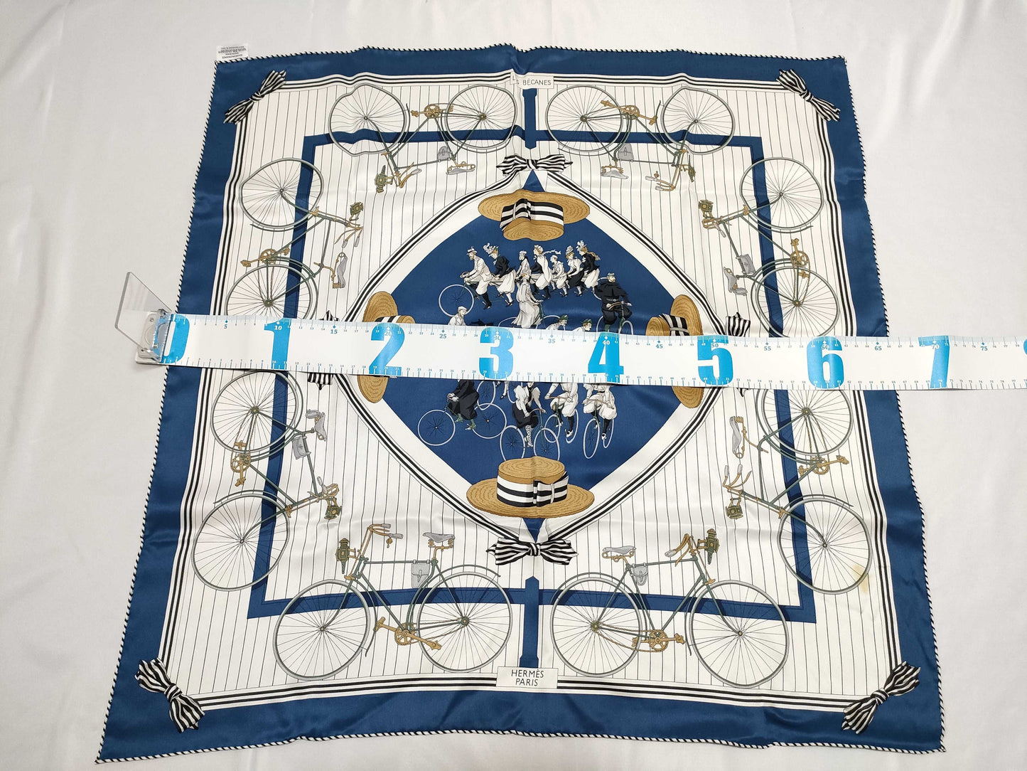 HERMES Carre 70 Scarf