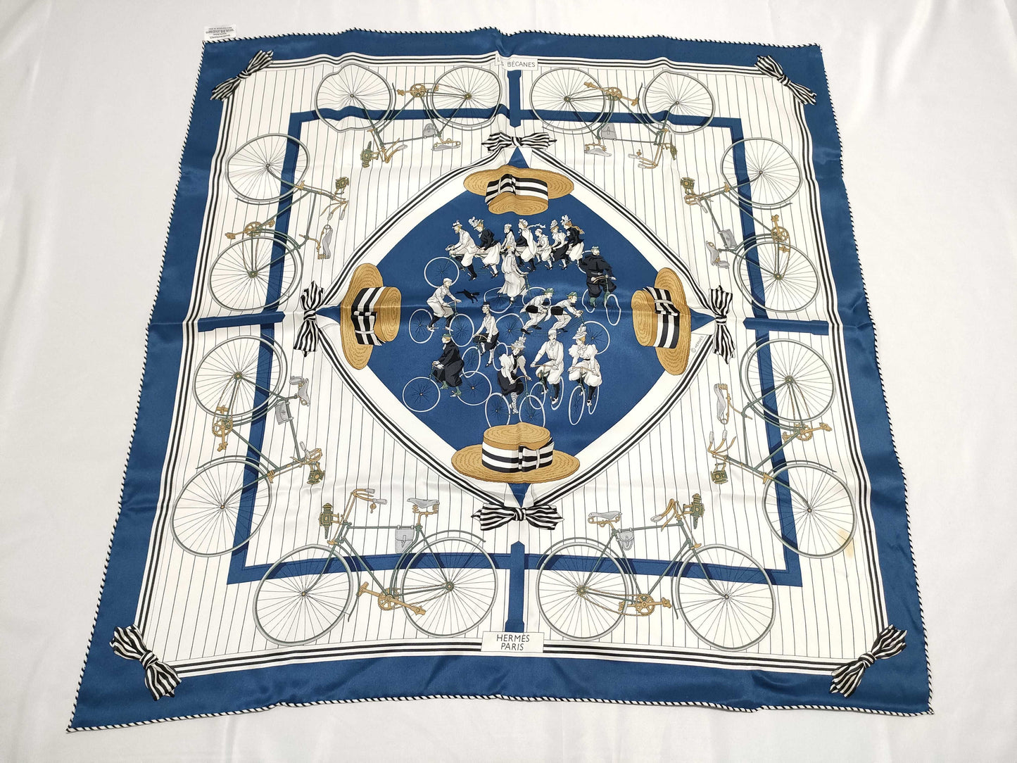 HERMES Carre 70 Scarf