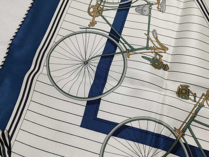 HERMES Carre 70 Scarf