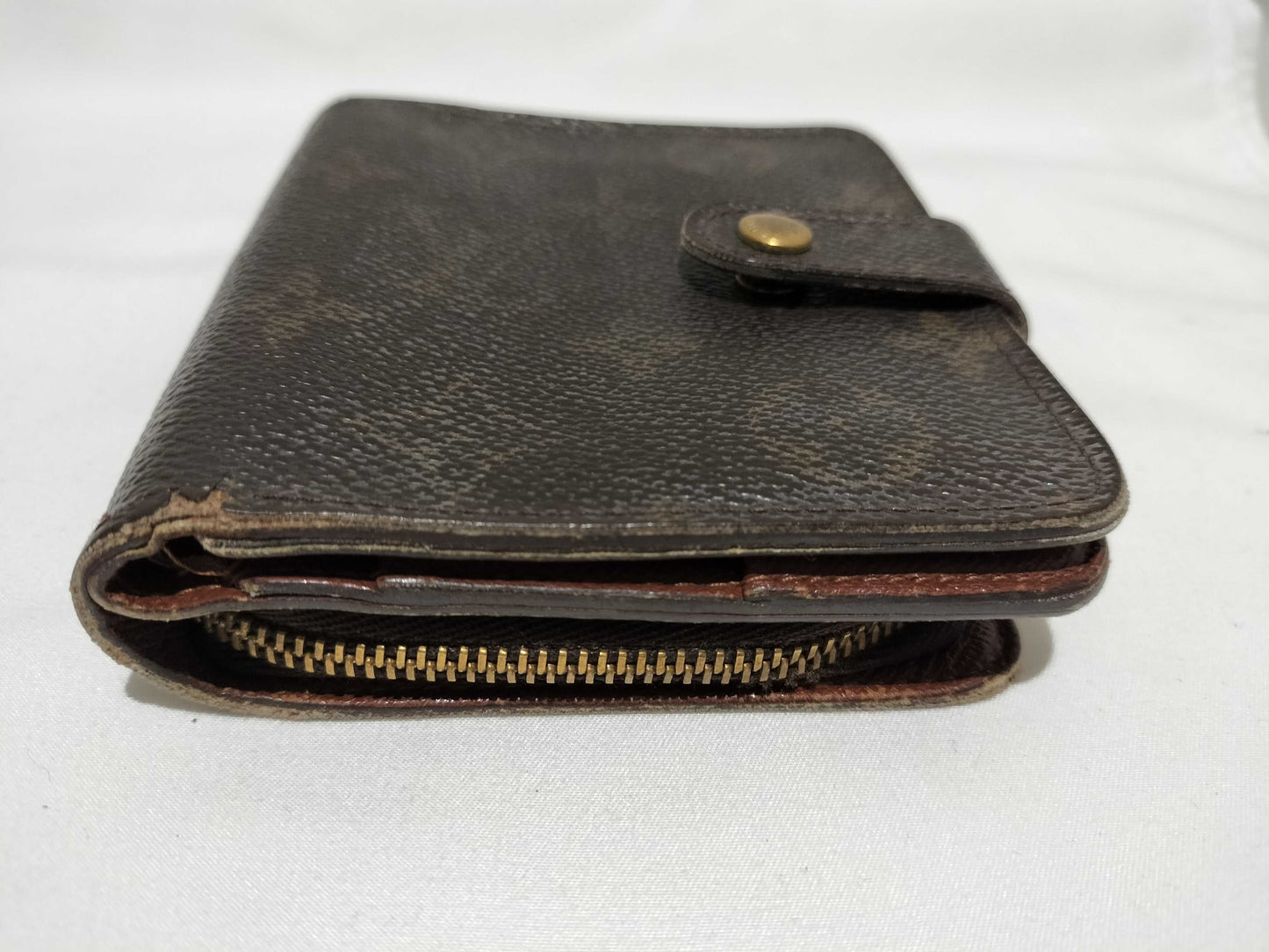 LOUIS VUITTON Monogram Compact Zip Wallet
