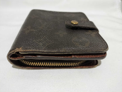 LOUIS VUITTON Monogram Compact Zip Wallet
