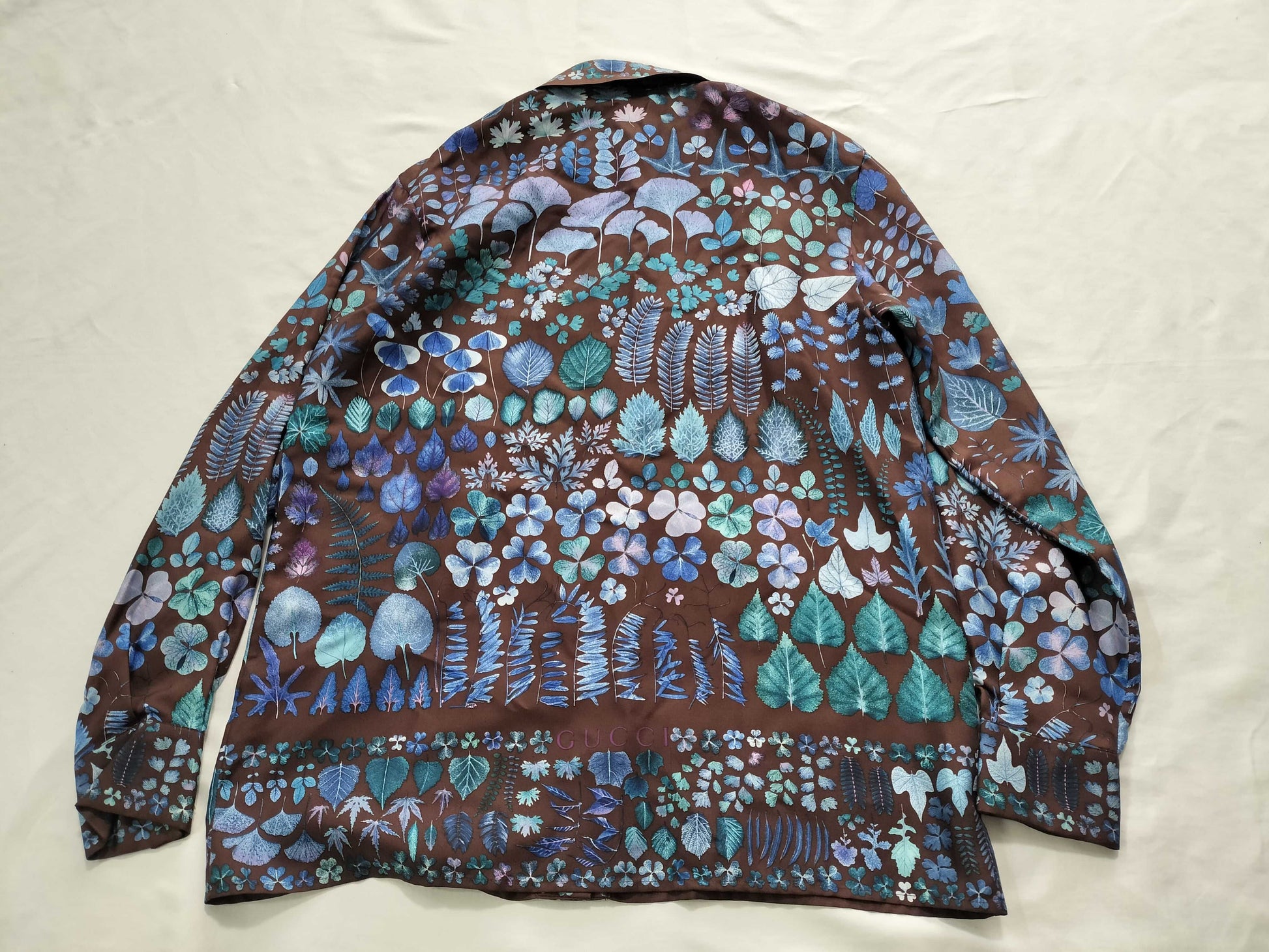 GUCCI Old Gucci Silk Shirt with Leaf Pattern and Gold Buttons 203 0681 7033 Shirt