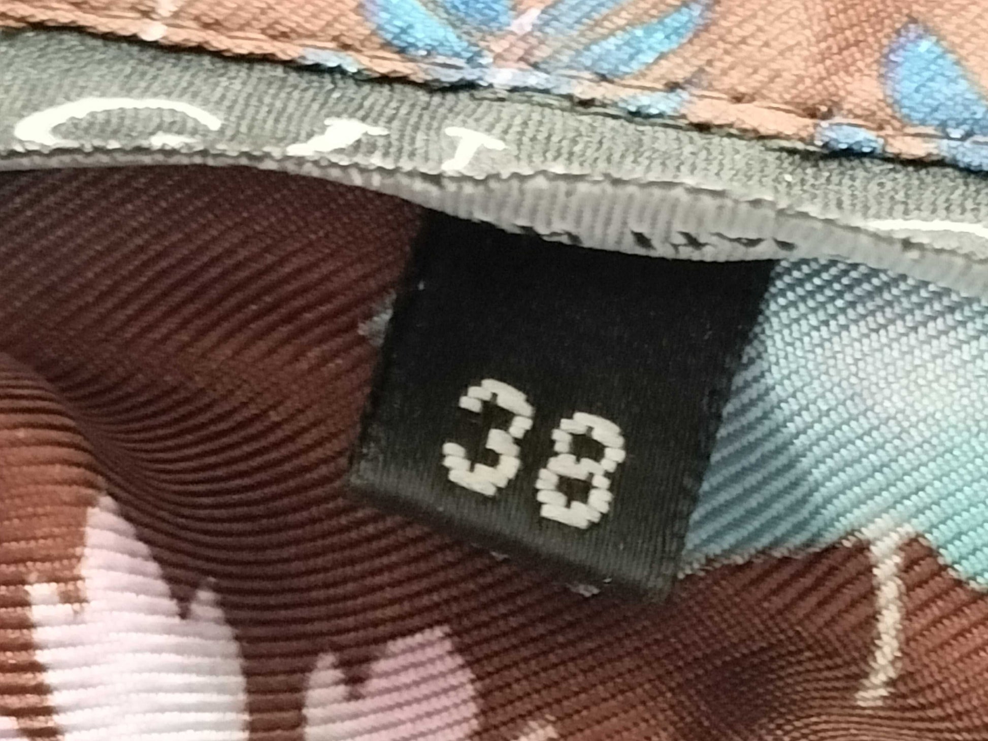 GUCCI Old Gucci Silk Shirt with Leaf Pattern and Gold Buttons 203 0681 7033 Shirt