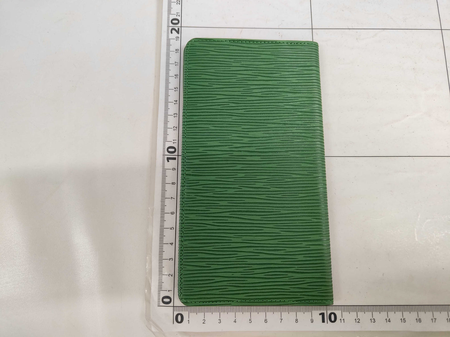 LOUIS VUITTON Epi Porte Carte Credit Green Wallet