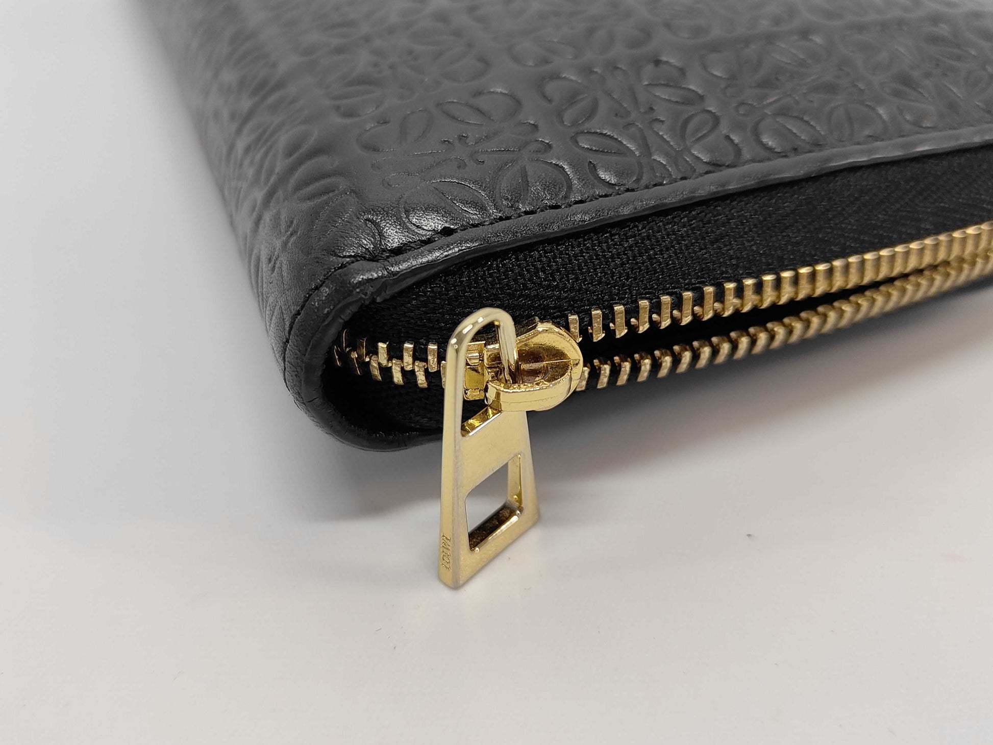 LOEWE Repeat Anagram Round Zip Wallet