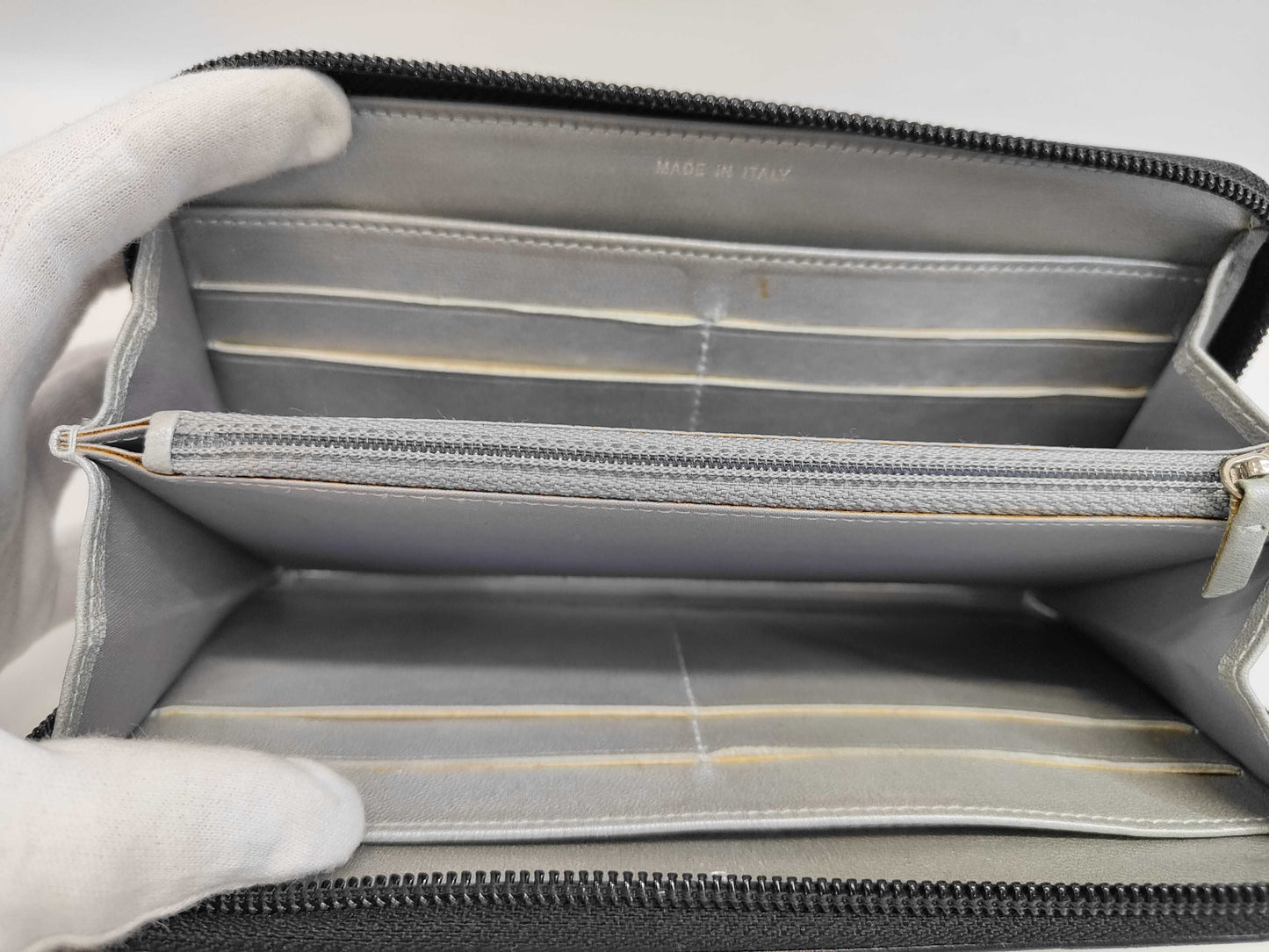 CHANEL Camellia Zippy Wallet