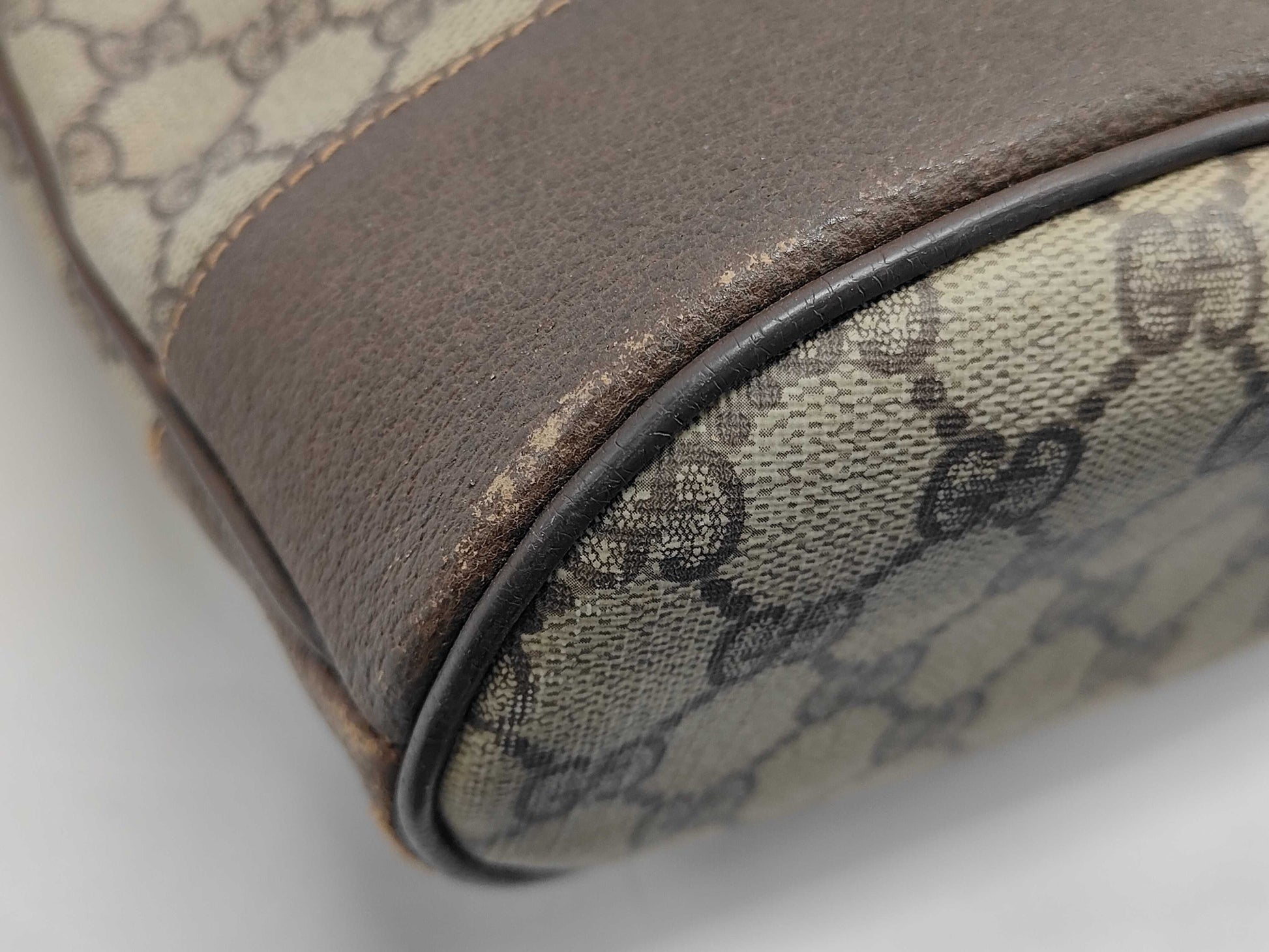 GUCCI GG Supreme Old Gucci Sherry Line Drawstring Shoulder Bag