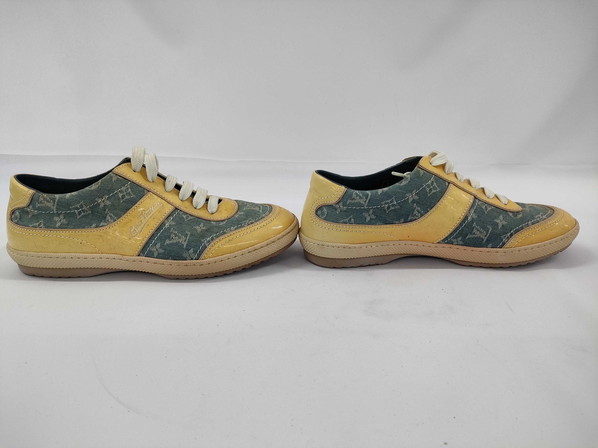 LOUIS VUITTON low-top sneakers