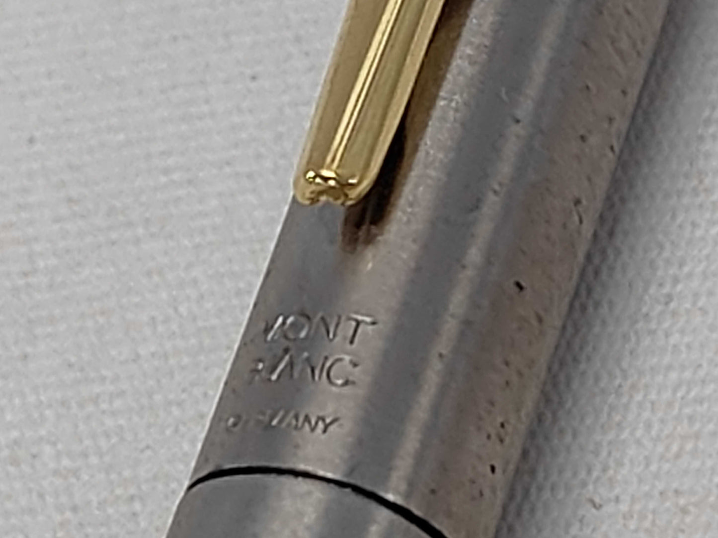Montblanc 585 Fountain Pen Pens & Fountain Pens