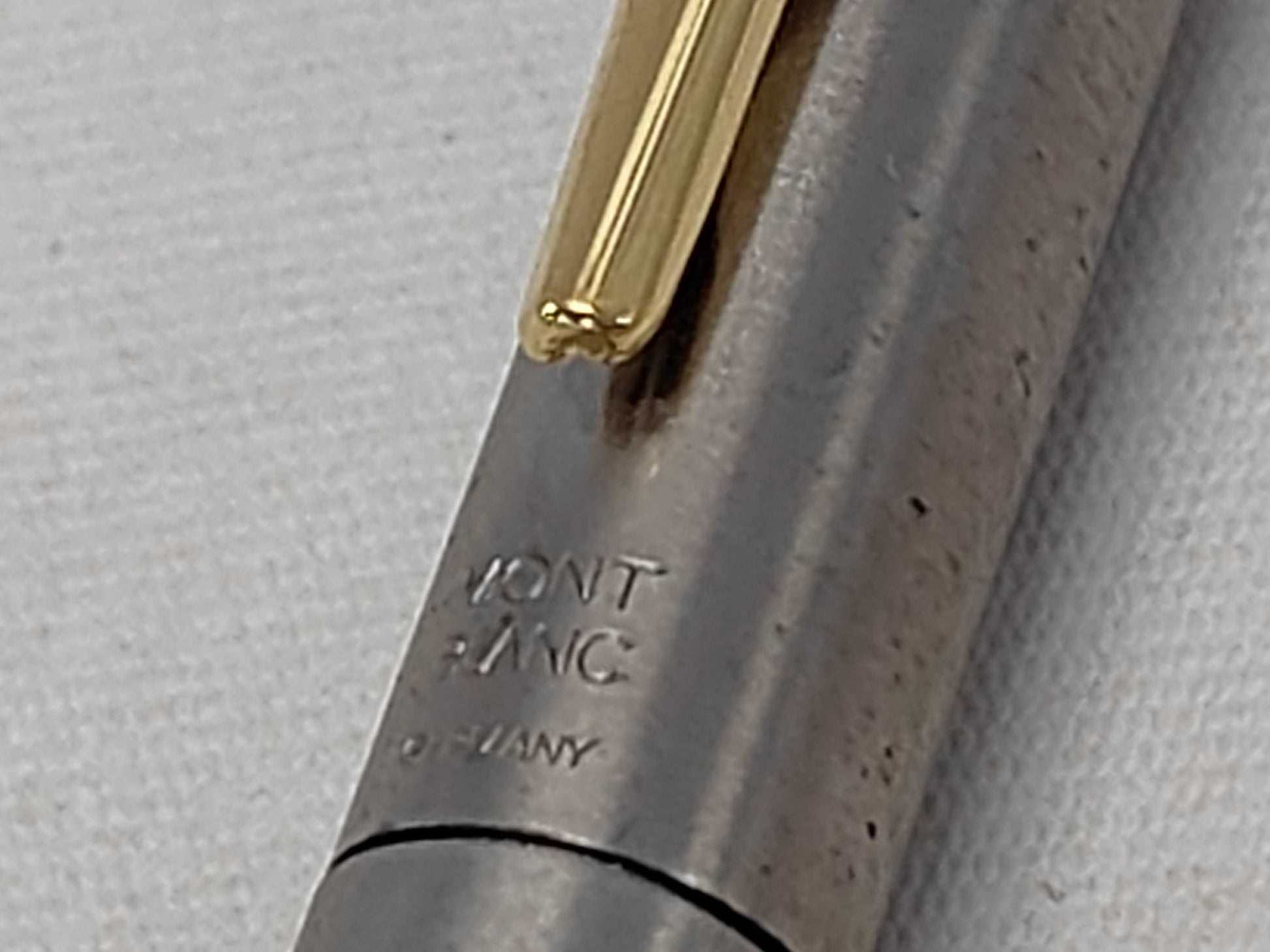Montblanc 585 Fountain Pen Pens & Fountain Pens