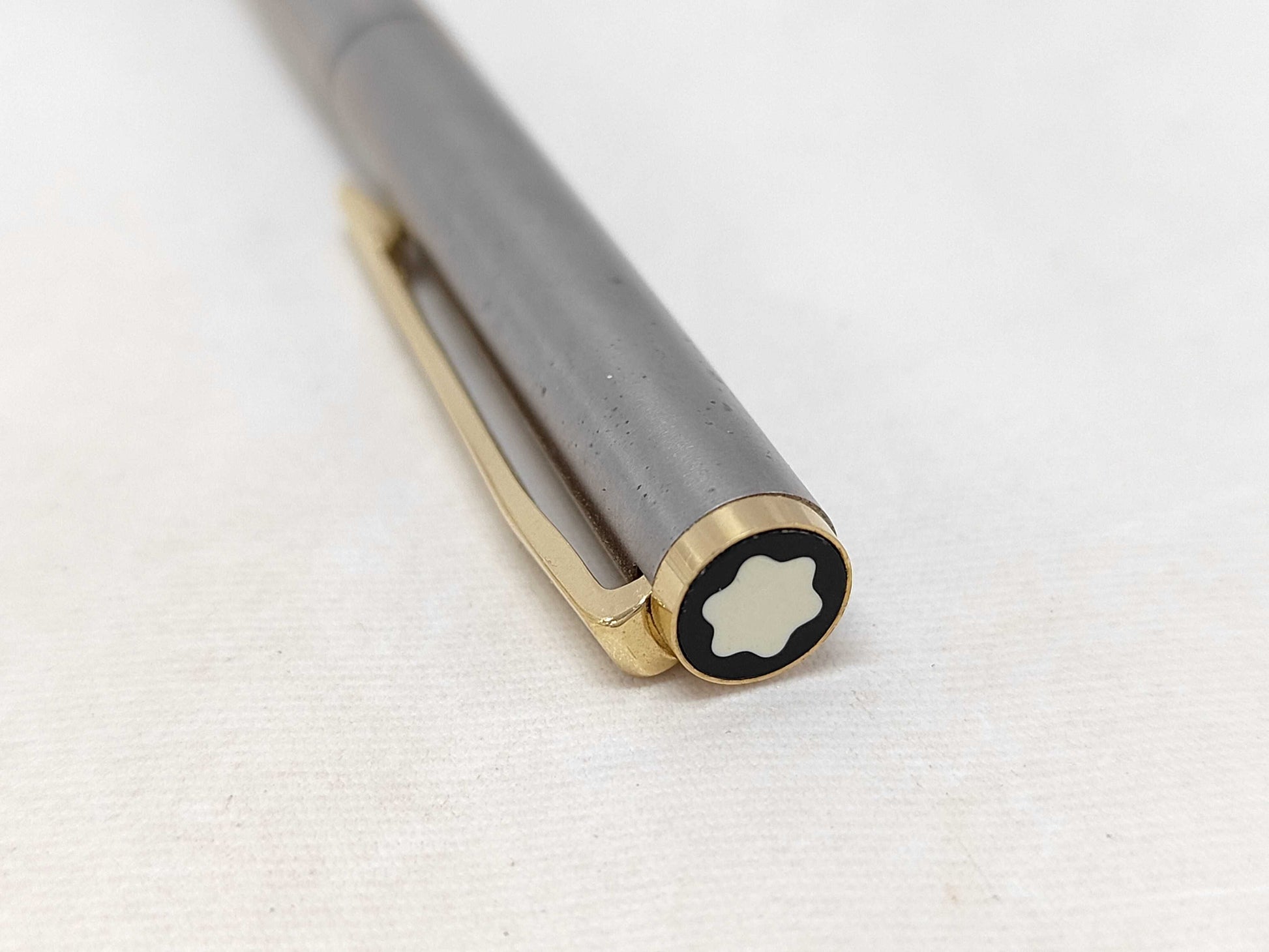 Montblanc 585 Fountain Pen Pens & Fountain Pens