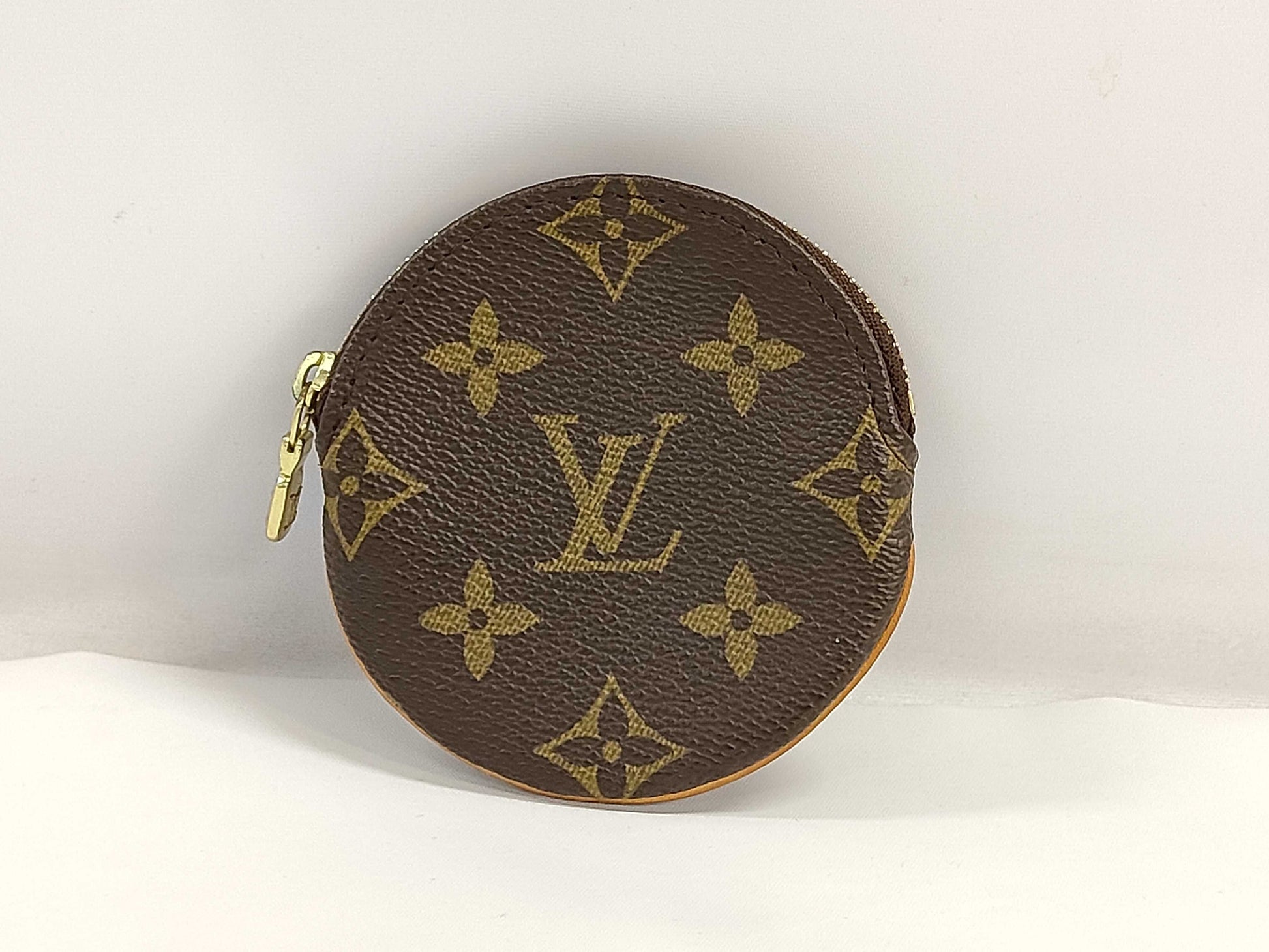 LOUIS VUITTON Monogram Coin Case, Round