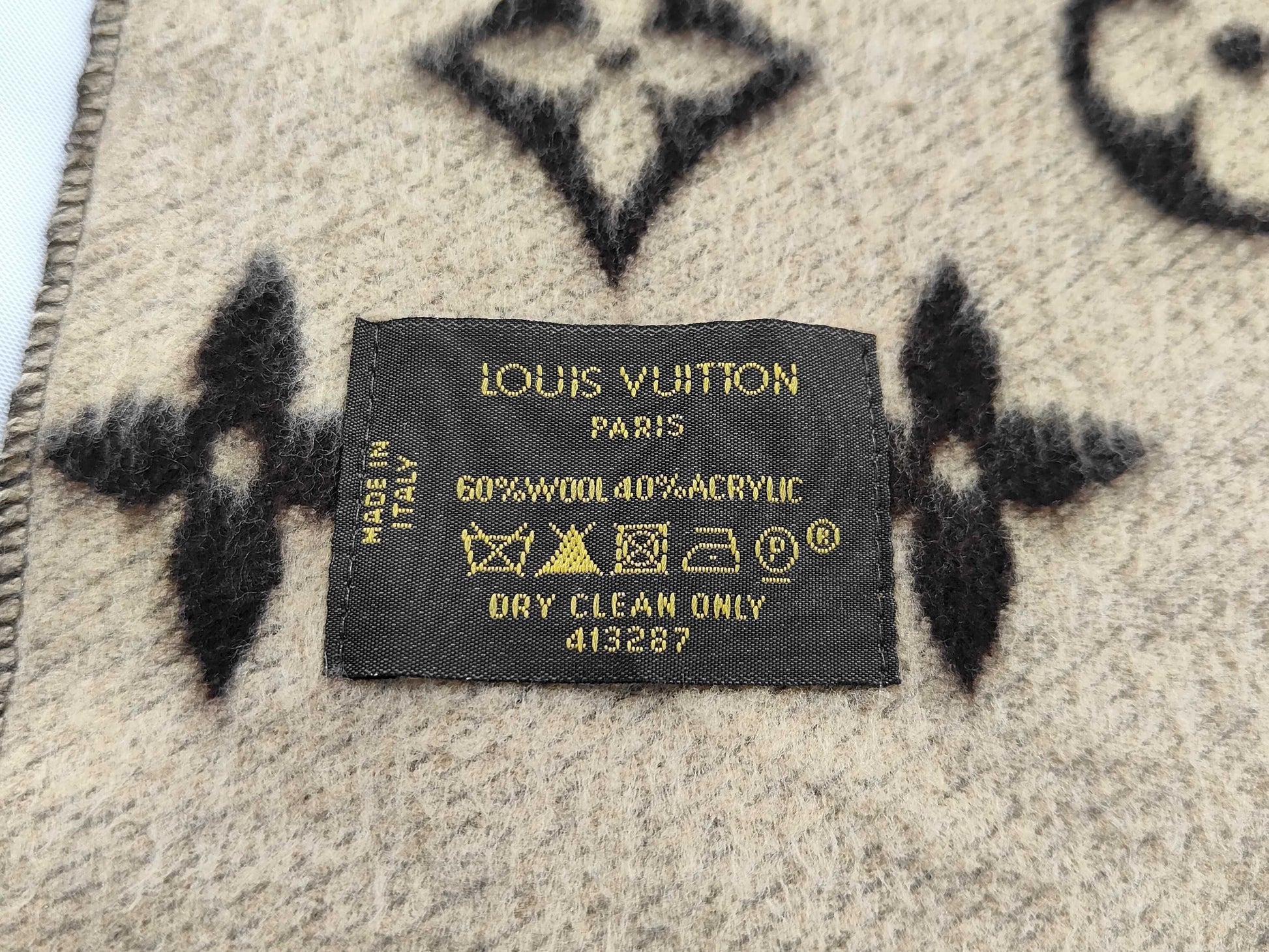 LOUIS VUITTON Vuitton x Supreme Scarf Scarf