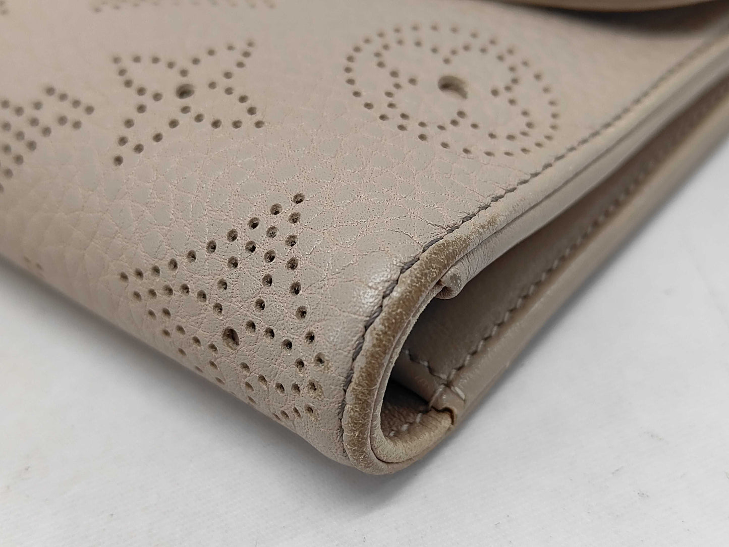 LOUIS VUITTON Mahina Amelia Wallet