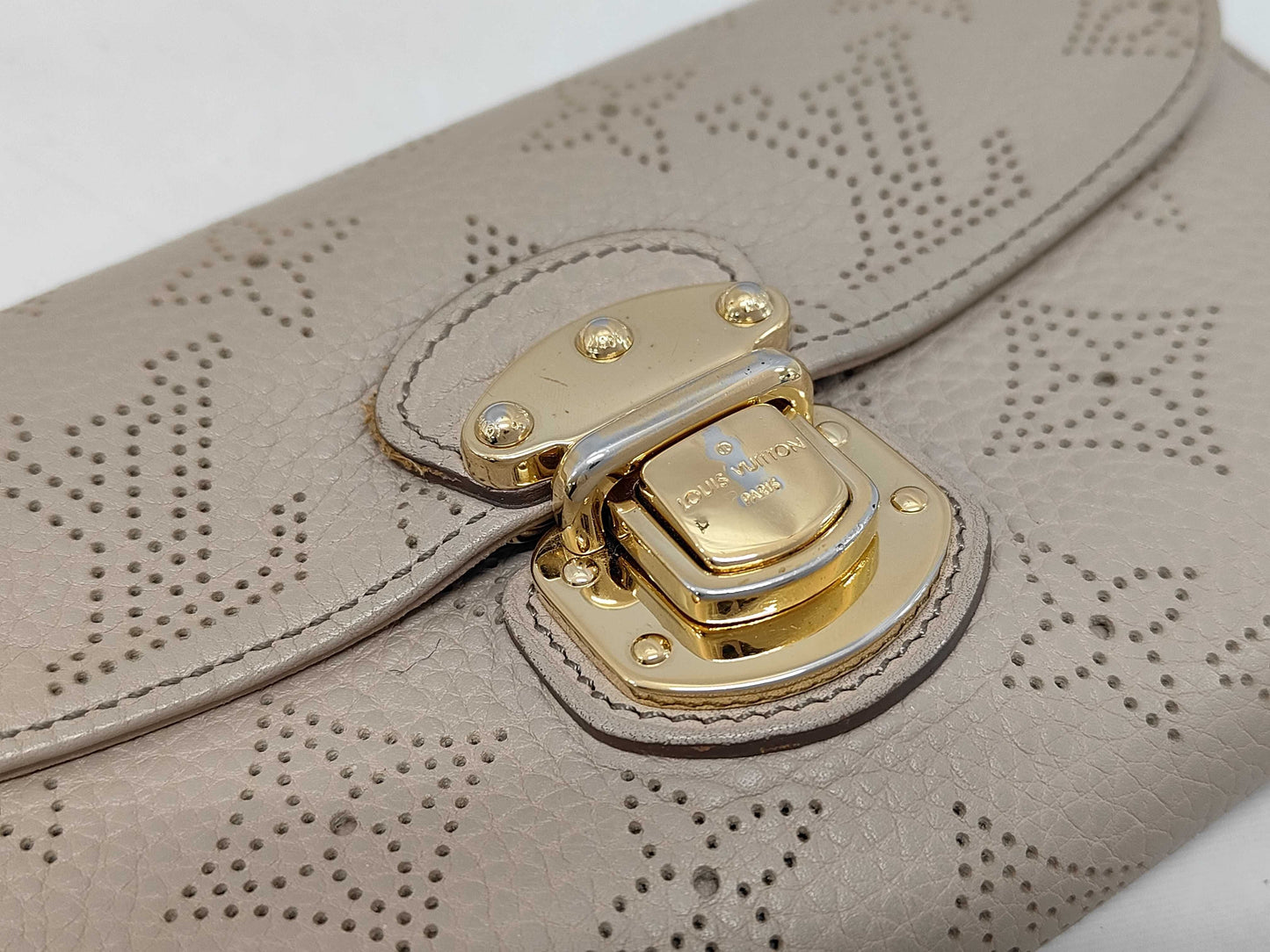 LOUIS VUITTON Mahina Amelia Wallet