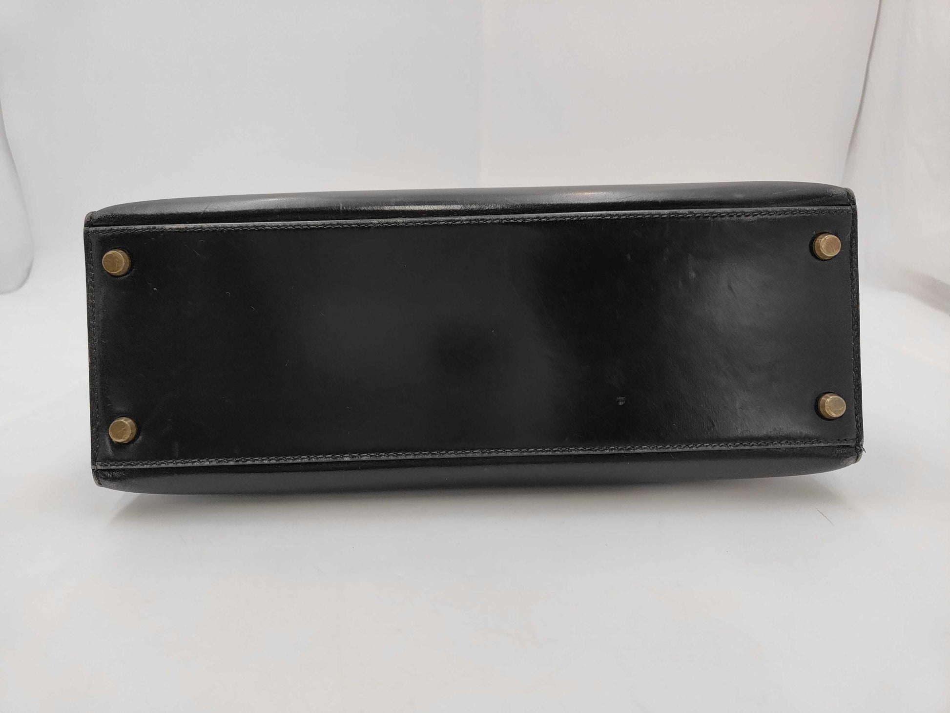 HERMES Kelly 32 Handbag, Black Box Calf Leather with Gold Hardware and 〇Q Engraving