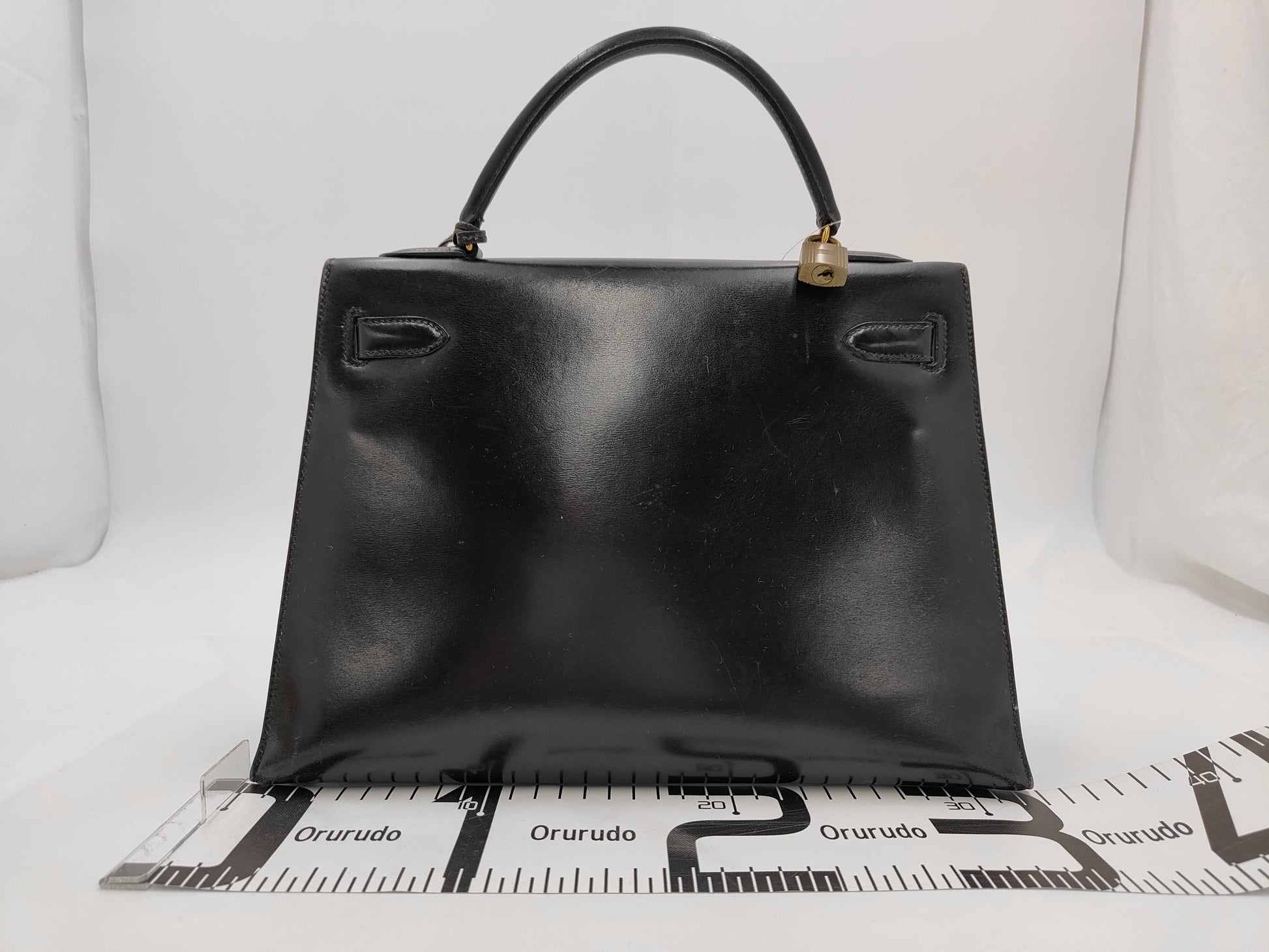 HERMES Kelly 32 Handbag, Black Box Calf Leather with Gold Hardware and 〇Q Engraving